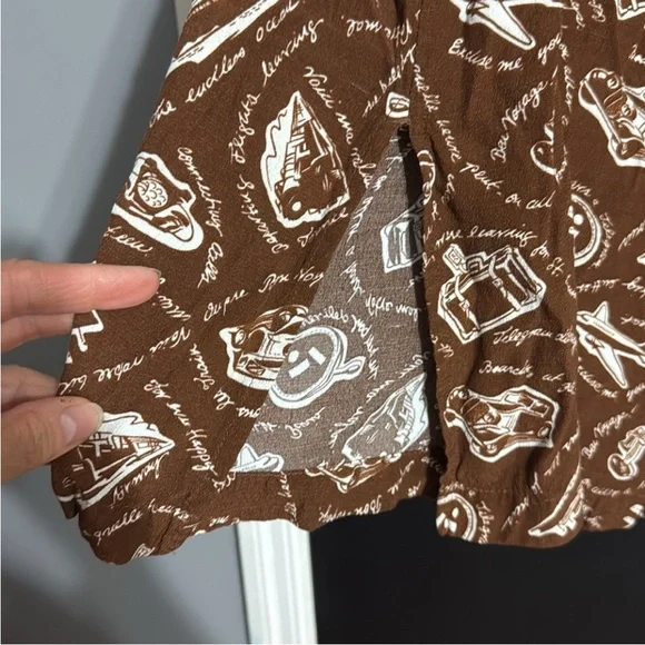 3/$14 Melrose Vintage Sleeveless Rayon Travel
Print Top Size: S - Picture 6 of 6